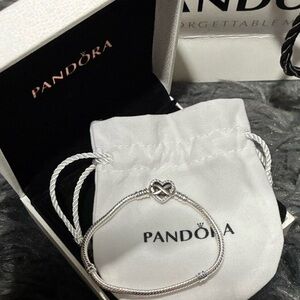 Pandora Silver Heart Charm Bracelet
(Family Forever)